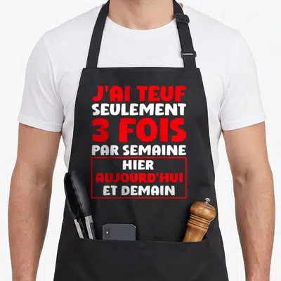 Tablier de cuisine noir avec inscription rouge et blanche J'ai teuf seulement 3 fois par semaine hier aujourd'hui et demain.