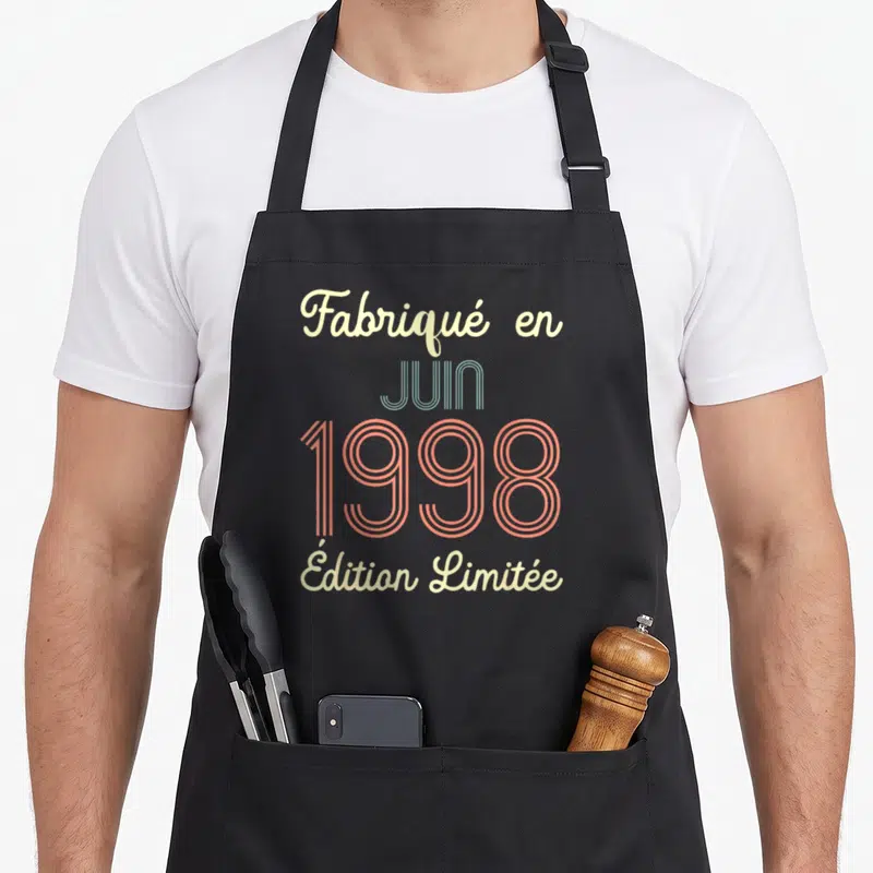 Tablier de cuisine noir avec inscription retro Juin 1998 en couleurs pastel.