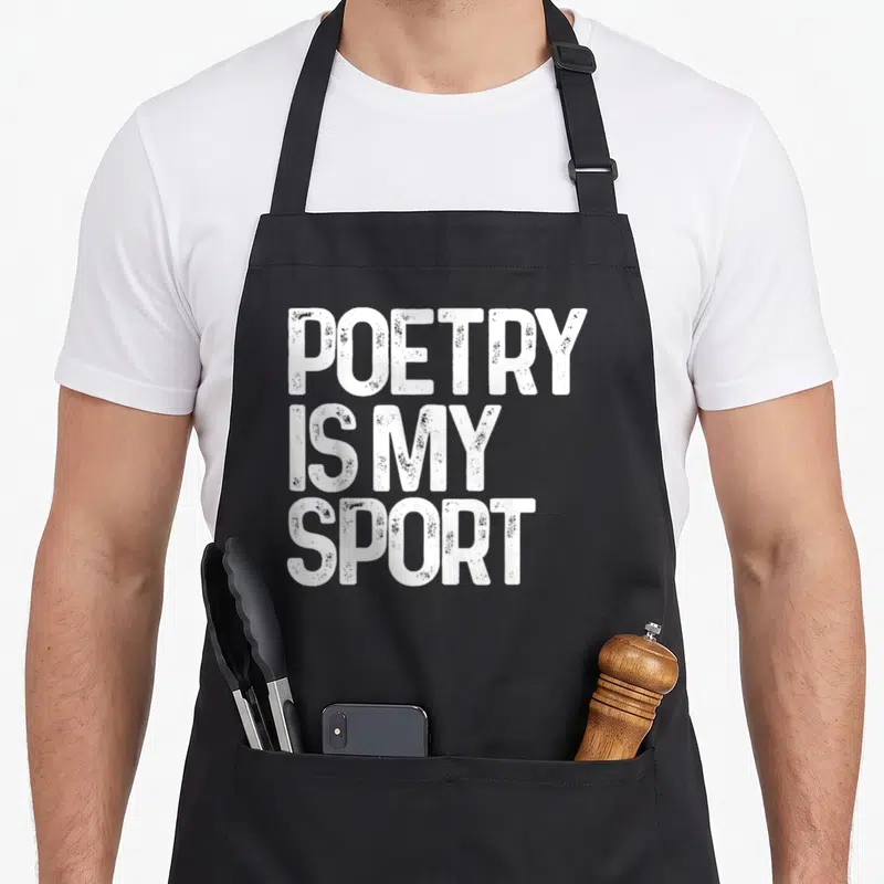 Tablier de cuisine noir avec l'inscription blanche Poetry Is My Sport en typographie épaisse et texturée.