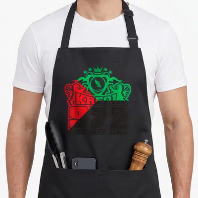 Tablier de cuisine noir avec le logo Kreol 972 Martinique en rouge vert et noir