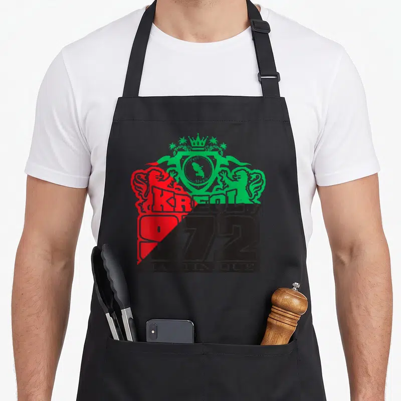 Tablier de cuisine noir avec le logo Kreol 972 Martinique en rouge vert et noir