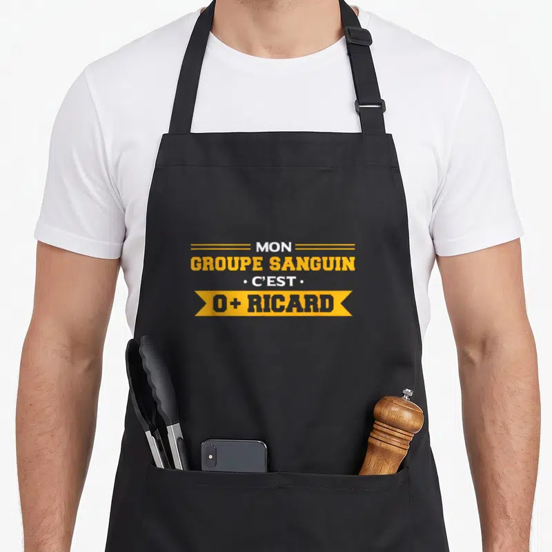 Tablier de cuisine noir avec inscription Mon Groupe Sanguin C'est O+ Ricard en orange et blanc