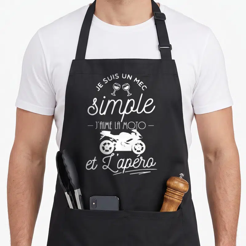 Tablier de cuisine noir avec inscription blanche Je suis un mec simple moto et apéro illustrée d'une moto de sport et deux verres à vin.
