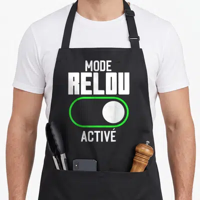 Tablier de cuisine noir avec le texte Mode Relou Activé et une icône de commutateur vert et blanc.