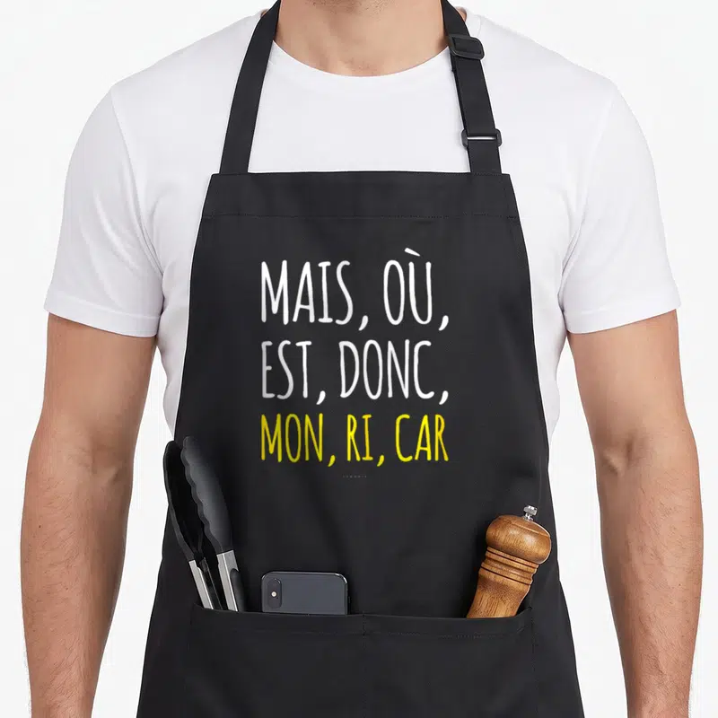 Tablier de cuisine noir avec le texte blanc et jaune Mais où est donc mon ri car imprimé au centre.