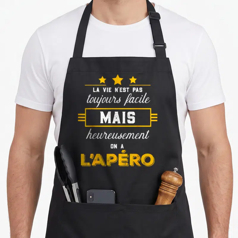 Tablier de cuisine noir avec inscription jaune et blanche sur le thème de l'apéritif et des amis