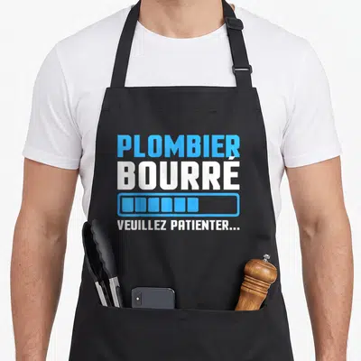Tablier de cuisine noir avec inscription Plombier Bourré et barre de chargement bleue.
