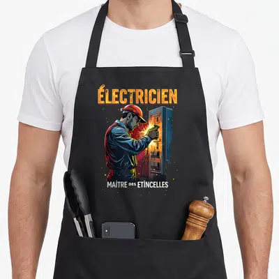 Tablier de cuisine noir avec illustration d'un électricien manipulant un tableau électrique produisant des étincelles lumineuses.