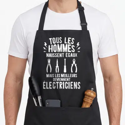 Tablier de cuisine noir avec inscription Tous les hommes naissent égaux mais les meilleurs deviennent électriciens et quatre outils blancs.