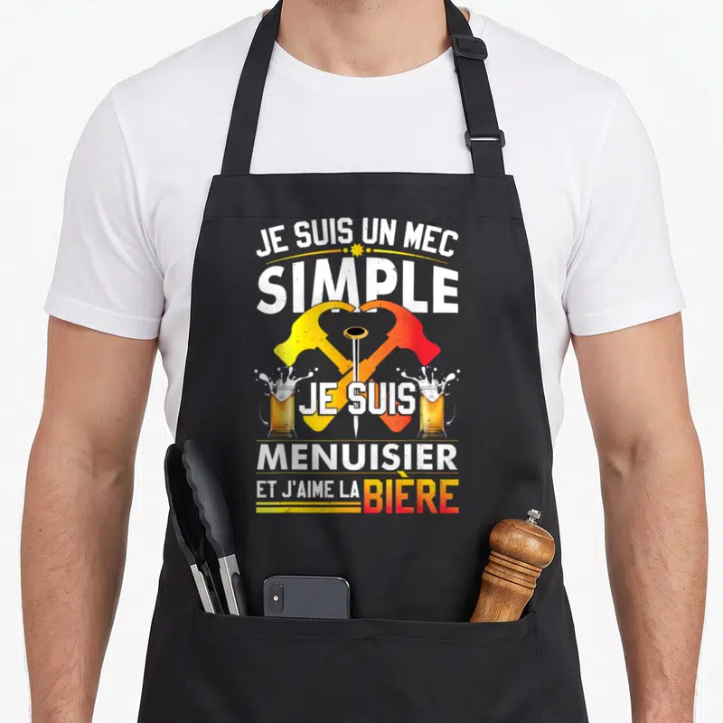 Tablier de cuisine noir avec deux marteaux croisés formant un cœur et deux bières au centre du motif imprimé.