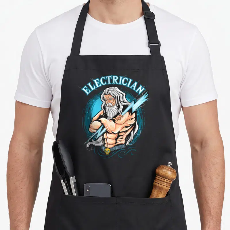 Tablier de cuisine noir avec illustration d'un dieu de la foudre musclé tenant un éclair bleu et le texte ELECTRICIAN au-dessus.