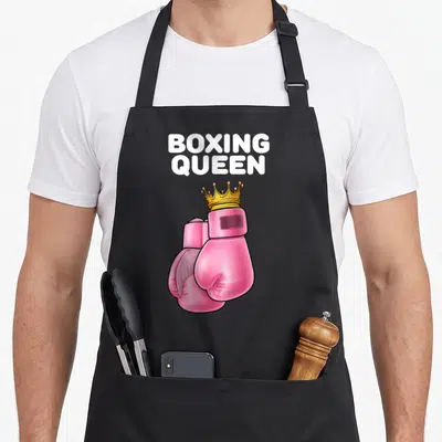 Tablier de cuisine noir avec gants de boxe roses, couronne dorée et texte BOXING QUEEN en blanc.