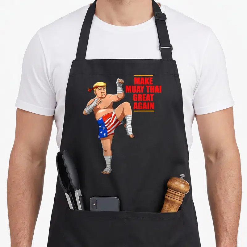 Tablier de cuisine noir avec illustration d'un lutteur en short aux étoiles et bandages sur les mains et jambes.