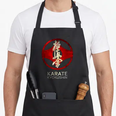 Tablier de cuisine noir avec logo circulaire rouge et calligraphie dorée Karate Kyokushin au centre.