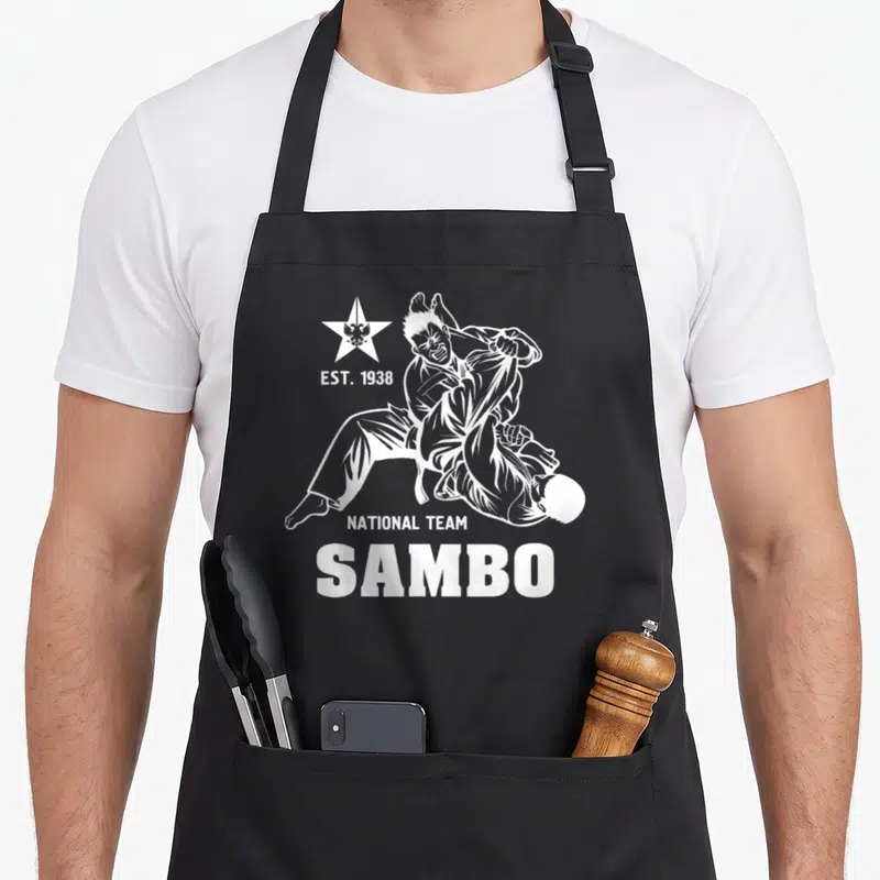 Tablier de cuisine noir avec illustration blanche de lutteurs Sambo, une étoile et le texte National Team Sambo Est 1938.