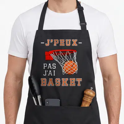 Tablier de cuisine noir avec illustration d'un panier de basket et du texte J'peux pas j'ai Basket.