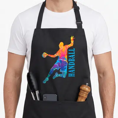 Tablier de cuisine noir avec silhouette colorée d'un joueur de handball et texte vertical bleu HANDBALL.