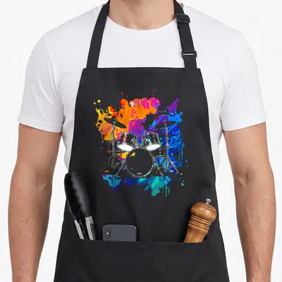 Tablier de cuisine noir avec illustration d'une batterie colorée et d'éclaboussures de peinture vive.
