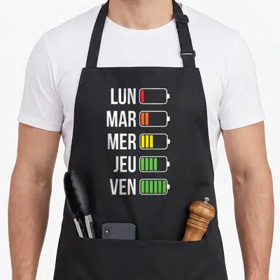 Tablier de cuisine noir avec les abréviations des jours et des batteries colorées de LUN à VEN.