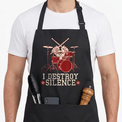 Tablier de cuisine noir avec illustration rouge d'un set de drums et texte I Destroy Silence en blanc.