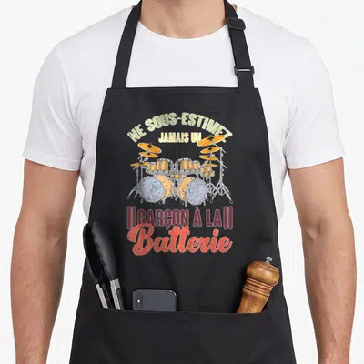 Tablier de cuisine noir avec illustration de kit de batterie doré et texte Ne sous-estimez jamais un garçon à la batterie.