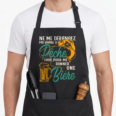 Tablier de cuisine noir avec inscription Ne me dérangez pas quand je pêche et illustration d'un poisson et d'une bière orange.