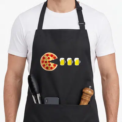 Tablier de cuisine noir avec une pizza Pac-Man mangeant trois verres de bière jaune.