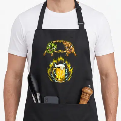 Tablier de cuisine noir avec illustration de houblon et malt s'affrontant au-dessus d'un muguet jaillissant d'électricité.