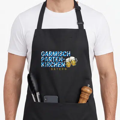 Tablier de cuisine noir avec inscription Garmisch Partenkirchen Bayern et deux verres de bière à la mousse.