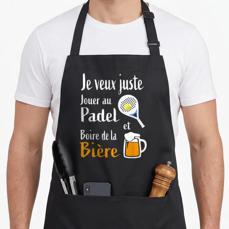 Tablier de cuisine noir avec inscription Je veux juste jouer au Padel et Boire de la Bière et illustrations de raquette et gobelet.