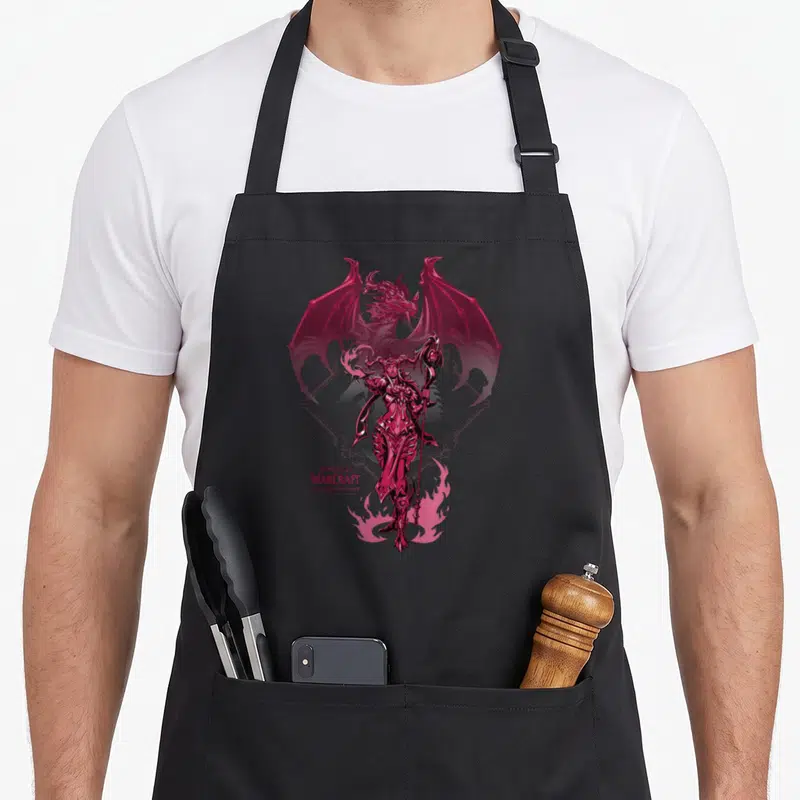 Tablier de cuisine noir avec une illustration rose d'Alexstrasza The Life-Binder tenant une baguette devant un aigle.