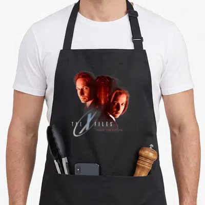 Tablier de cuisine noir avec Mulder, Scully et le texte Fight the Future en rouge.