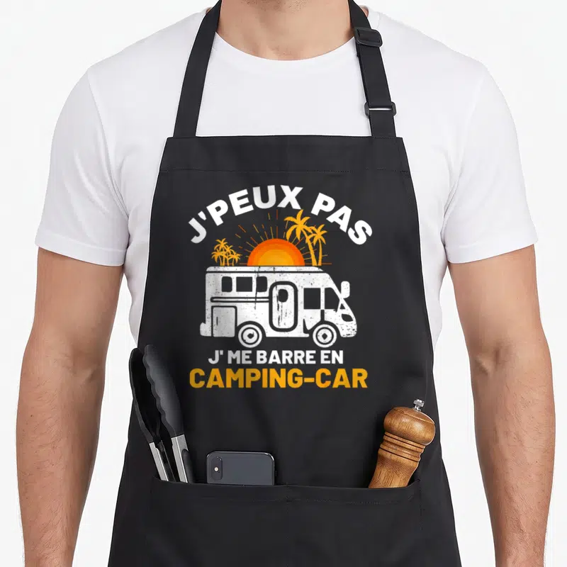 Tablier de cuisine noir avec illustration de camping-car orange et texte blanc J'peux pas j'me barre en camping-car