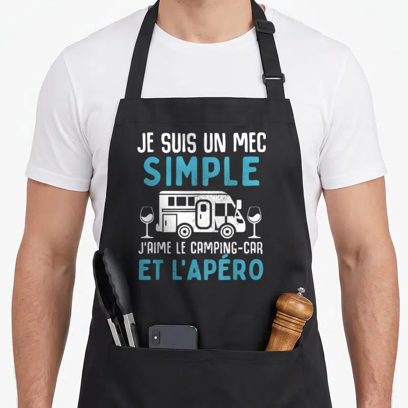 Tablier de cuisine noir avec illustration de camping-car et verres à vin, texte blanc et bleu.