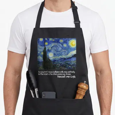 Tablier de cuisine noir avec reproduction de la Nuit étoilée de Van Gogh et citation en anglais en bas.