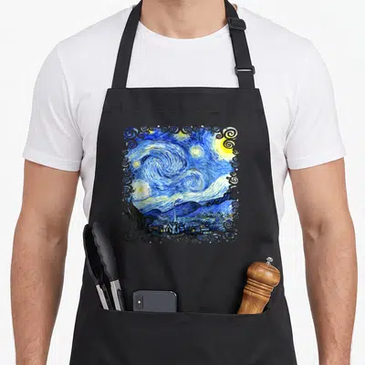 Tablier de cuisine noir avec reproduction de La Nuit étoilée encadrée de motifs tourbillonnants bleus et blancs.