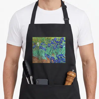 Tablier de cuisine noir avec une reproduction des iris peints par Vincent van Gogh en bleu et vert.