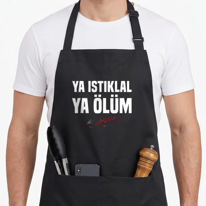 Tablier de cuisine noir avec le texte blanc Ya Istiklal Ya Ölüm et la signature rouge Atatürk en dessous.