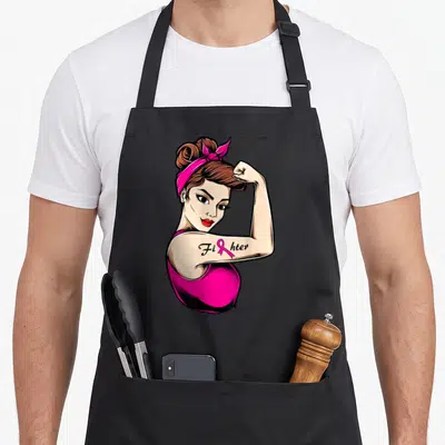 Tablier de cuisine noir avec illustration Rosie la Riveter et texte Fihter sur le bras.