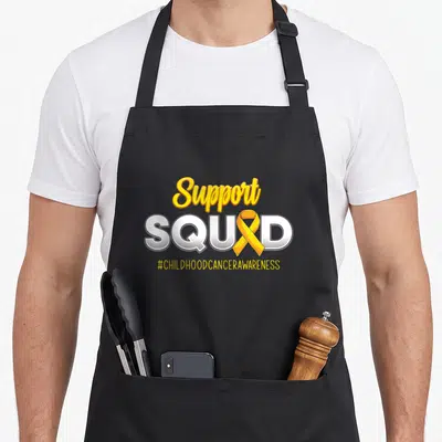 Tablier de cuisine noir avec le texteSupportSQUADet un ruban jaune formant la lettre U.