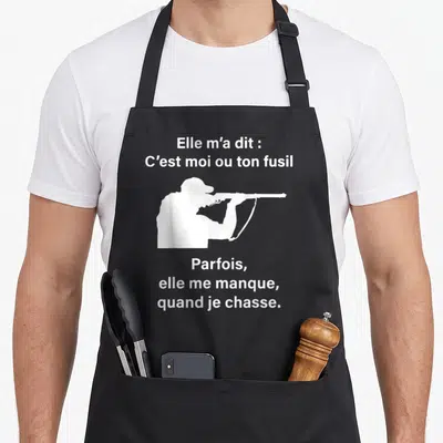 Tablier de cuisine noir avec silhouette blanche chasseur fusil et texte humoristique sur l'amour de la chasse