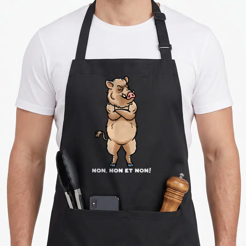 Tablier de cuisine noir avec illustration d'un sanglier aux bras croisés et le texte NON, NON ET NON en bas.