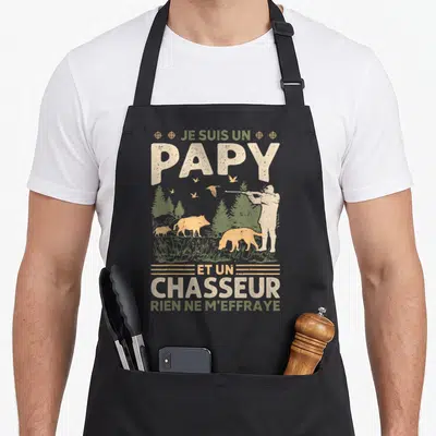 Tablier de cuisine noir avec illustration vintage d'un chasseur, de sangliers et du texte Je suis un Papy chasseur.