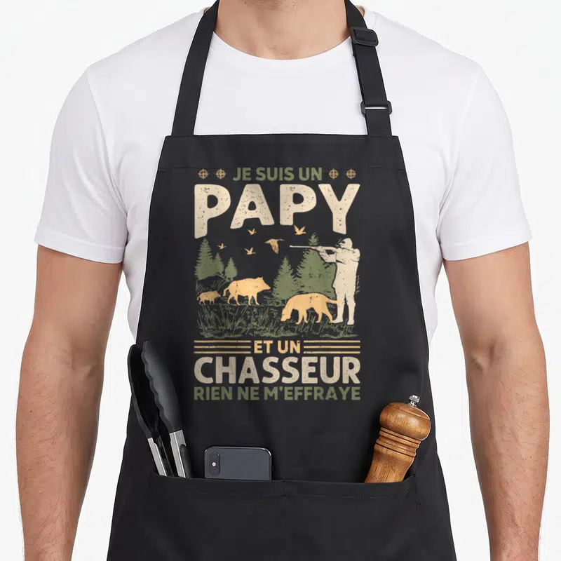 Tablier de cuisine noir avec illustration vintage d'un chasseur, de sangliers et du texte Je suis un Papy chasseur.