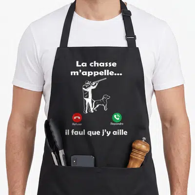 Tablier de cuisine noir avec silhouette chasseur chien et texte La chasse mappelle il faul que jy aille