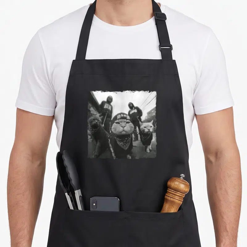 Tablier de cuisine noir avec trois chats en tenue gangster streetwear et bandeaugang