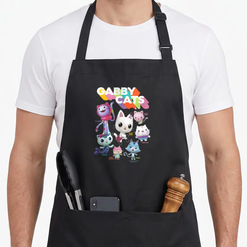 Tablier de cuisine noir avec six chats stylisés colorés et le texte GABBY CATS en lettres blanches sur fond géométrique.