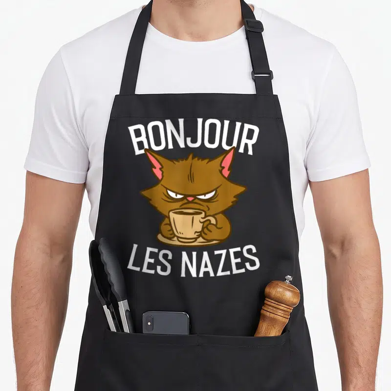 Tablier de cuisine noir avec un chaton brun boudeur tenant une tasse de café et le texte Bonjour les nazes.