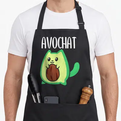 Tablier de cuisine noir avec un avatar vert en forme d'avocat et la mention Avochat en lettres blanches au-dessus.