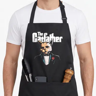 Tablier de cuisine noir avec illustration d'un chat en costume et rose rouge sur la poitrine.